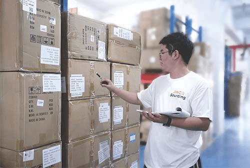 Produktentwicklung 4 Arrange shipment in our warehouse 1 1