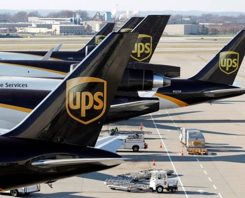Spediteur 13 Ups express cargo 495x400 1